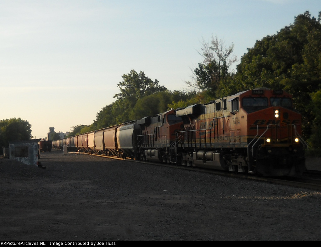 BNSF 7404 West